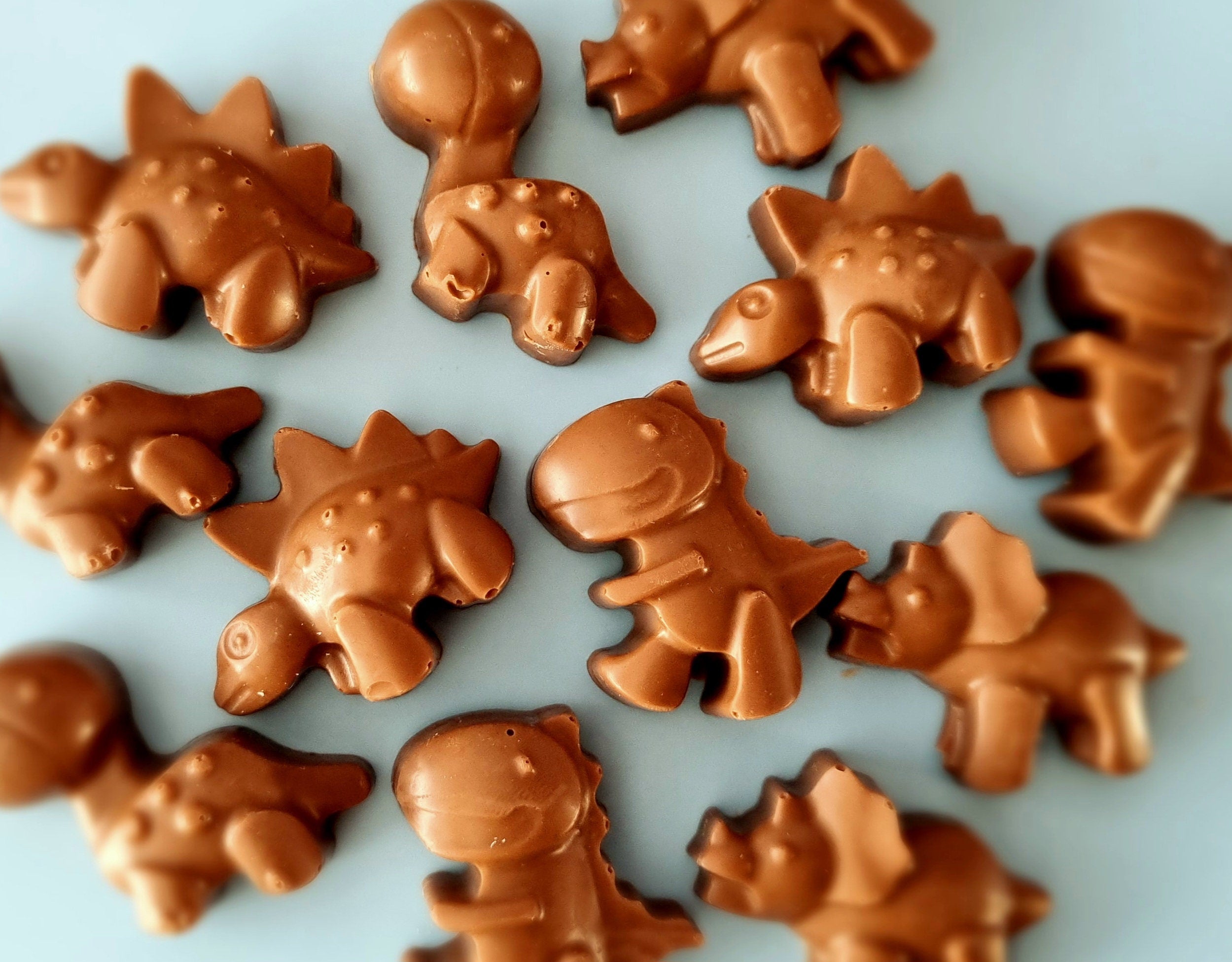 Pack of 12 Milk Chocolate Dinosaurs, Gift for Boys and Girls, Party Favours